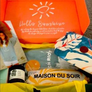 Beachly subscription box- size medium